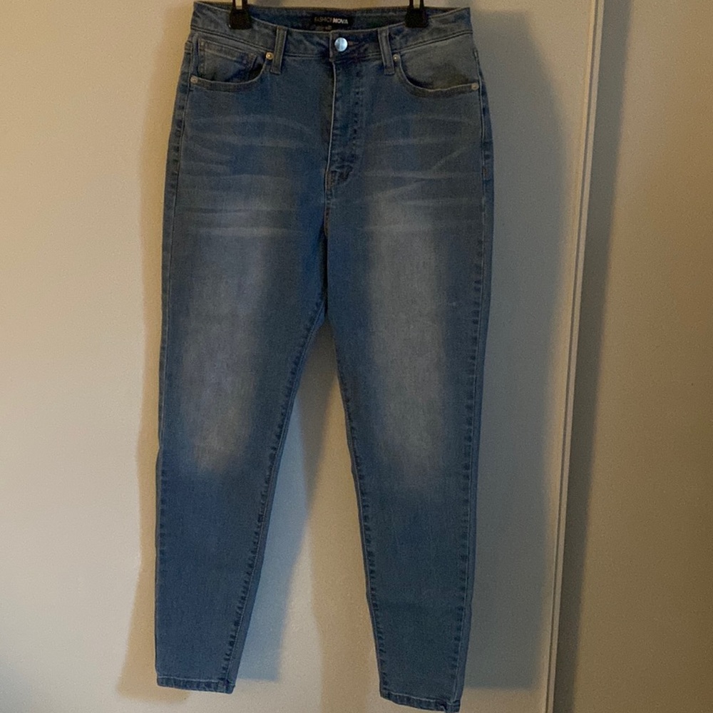 Fashion Nova Women’s Stretch Denim Medium Blue Wash Skinny Jeans